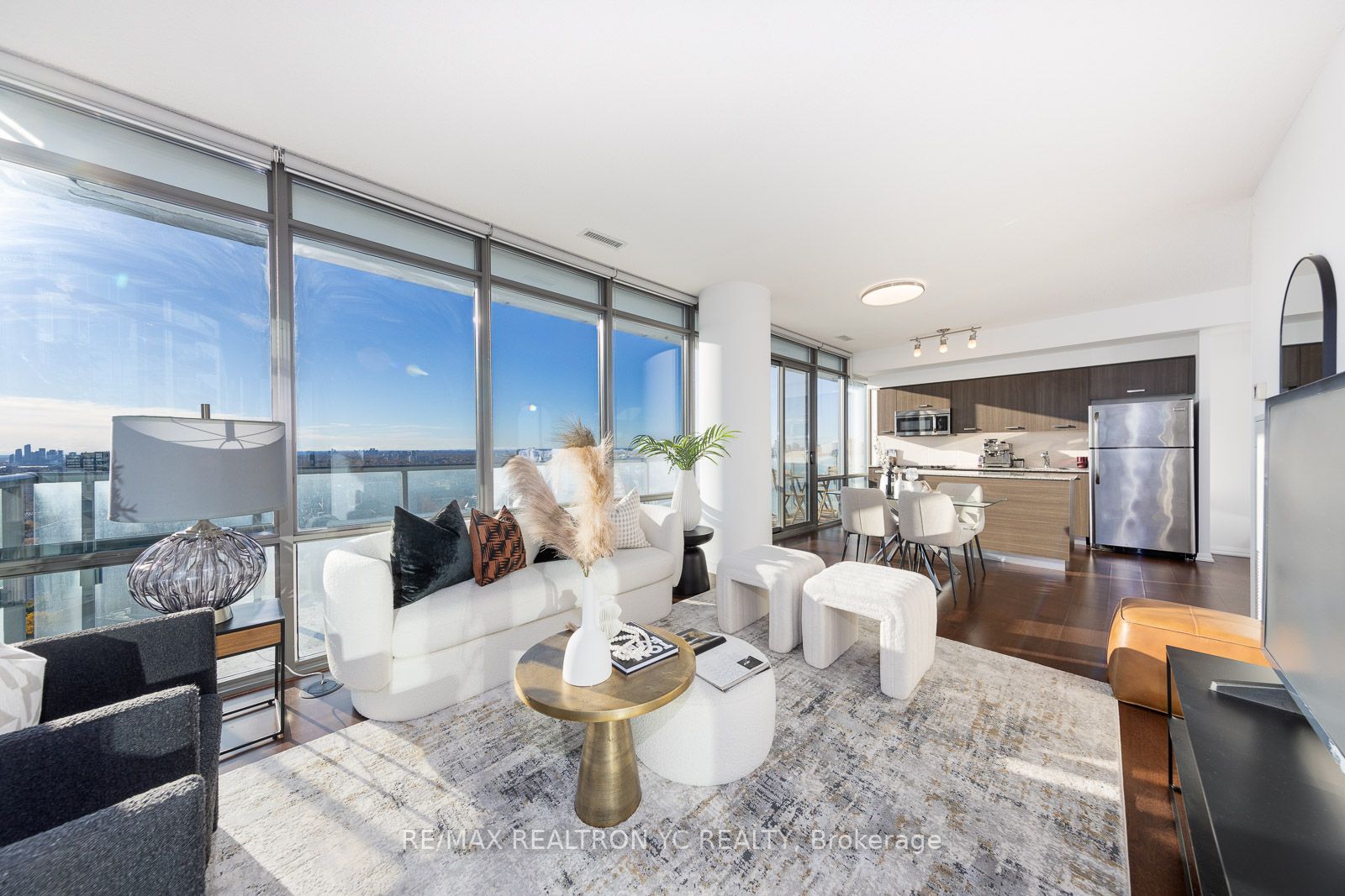 832 Bay St, #3210