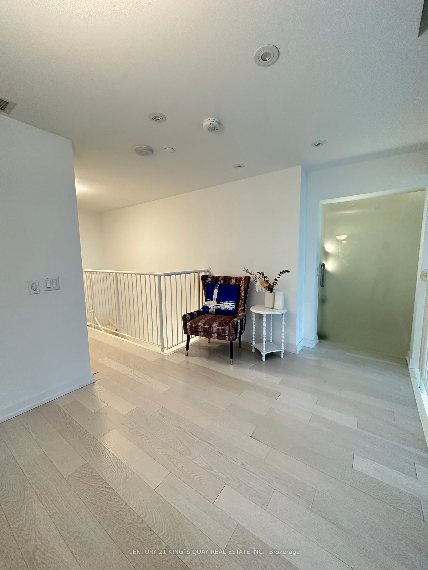 77 Shuter St N, #719