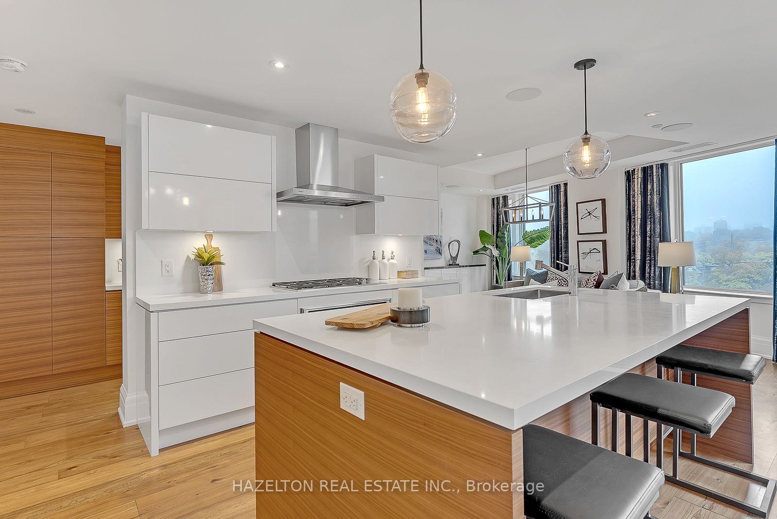 181 Davenport Rd, #702