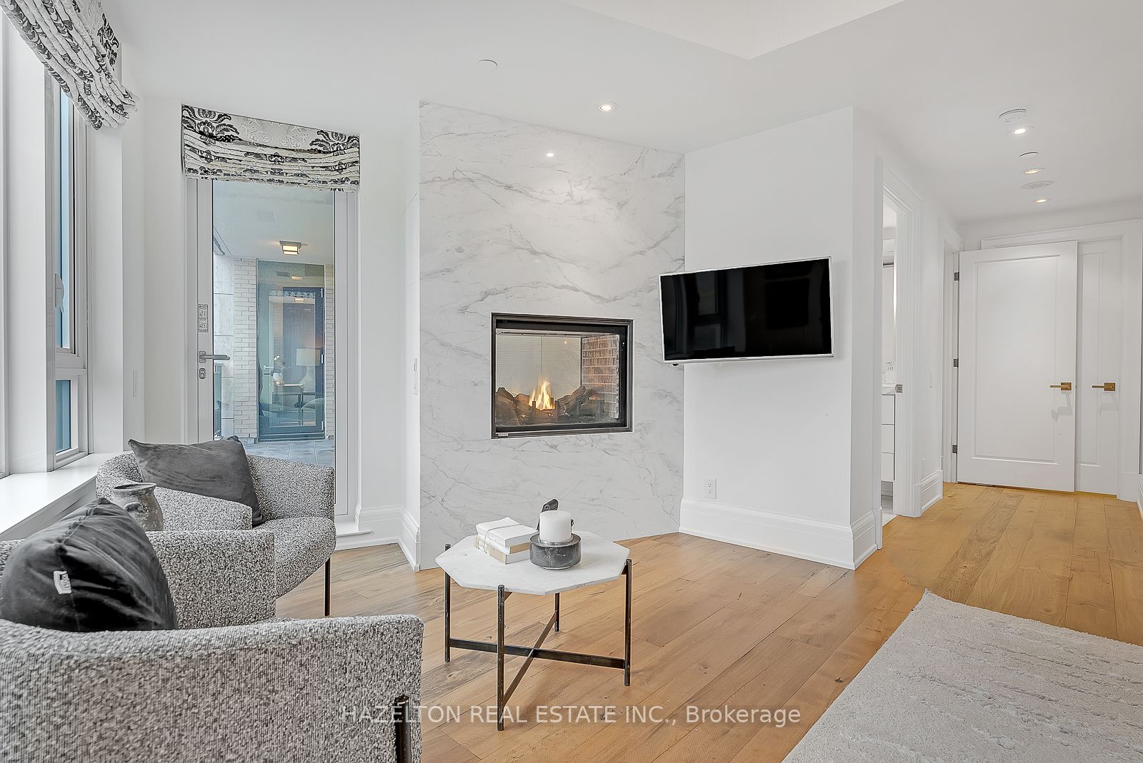 181 Davenport Rd, #702