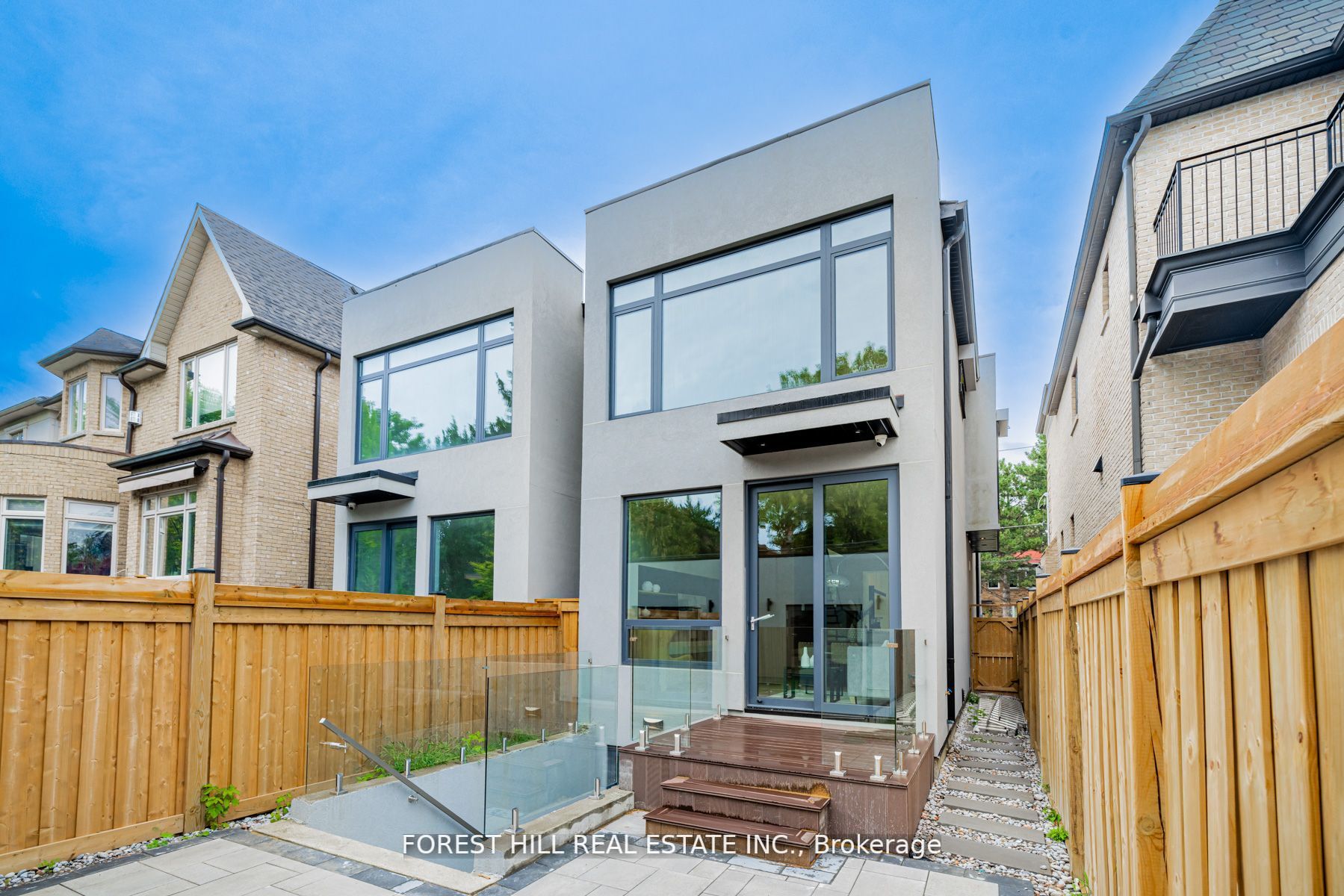 511 Woburn Ave
