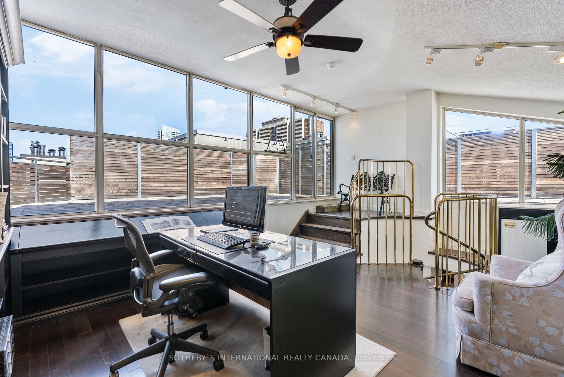 130 Carlton St, #Ph8
