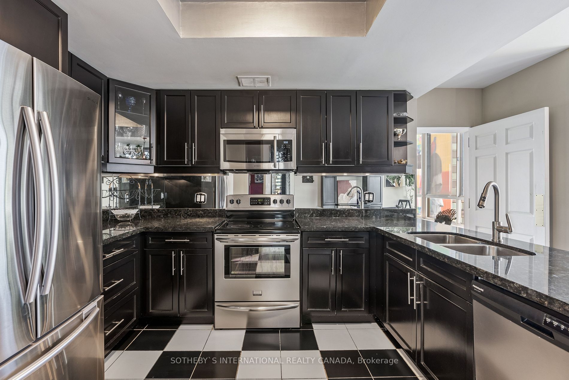 130 Carlton St, #Ph8