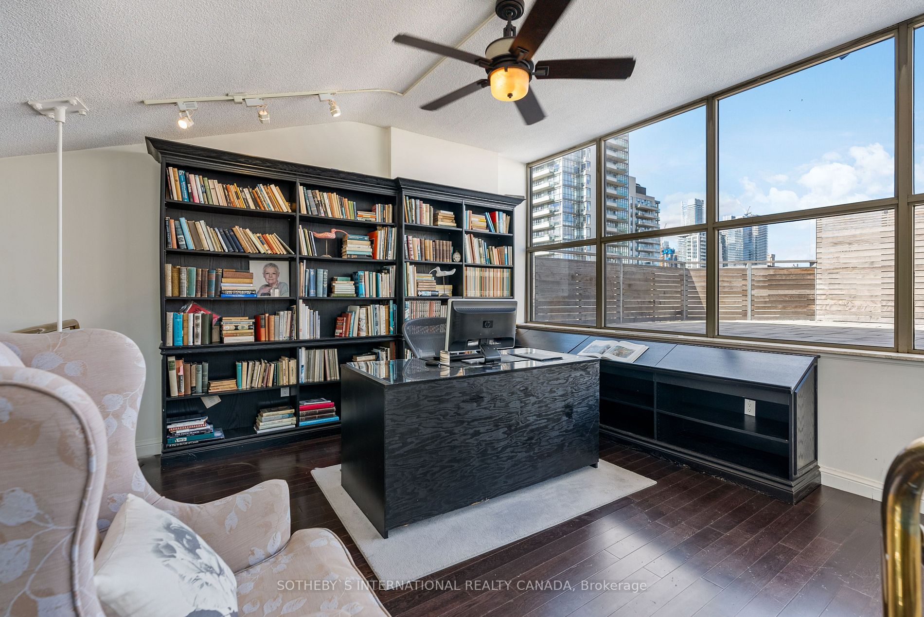 130 Carlton St, #Ph8