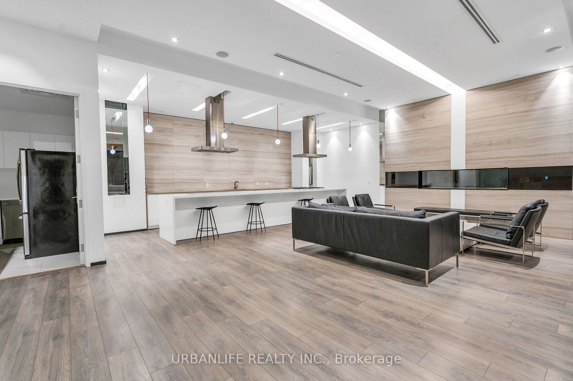 1030 King Street W, #1046