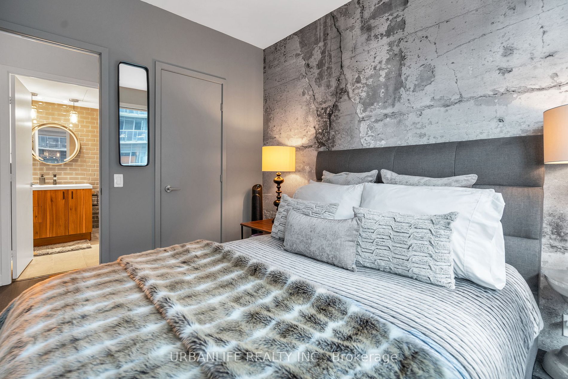 1030 King Street W, #1046