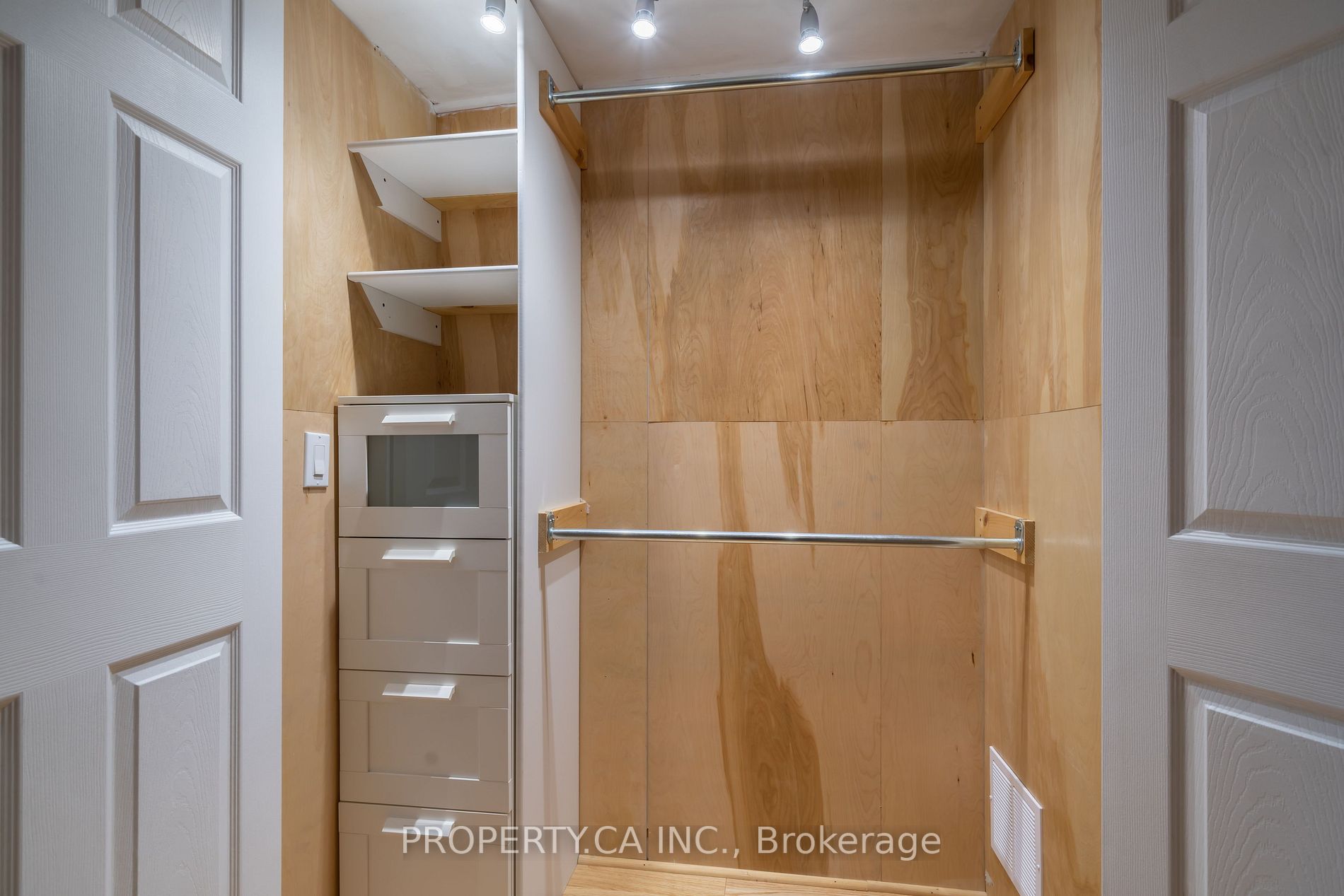 906 Sheppard Ave, #205