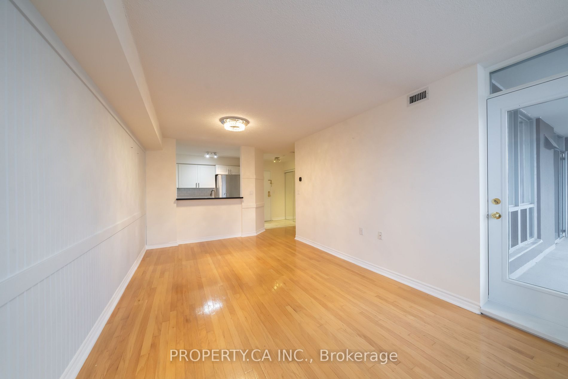 906 Sheppard Ave, #205