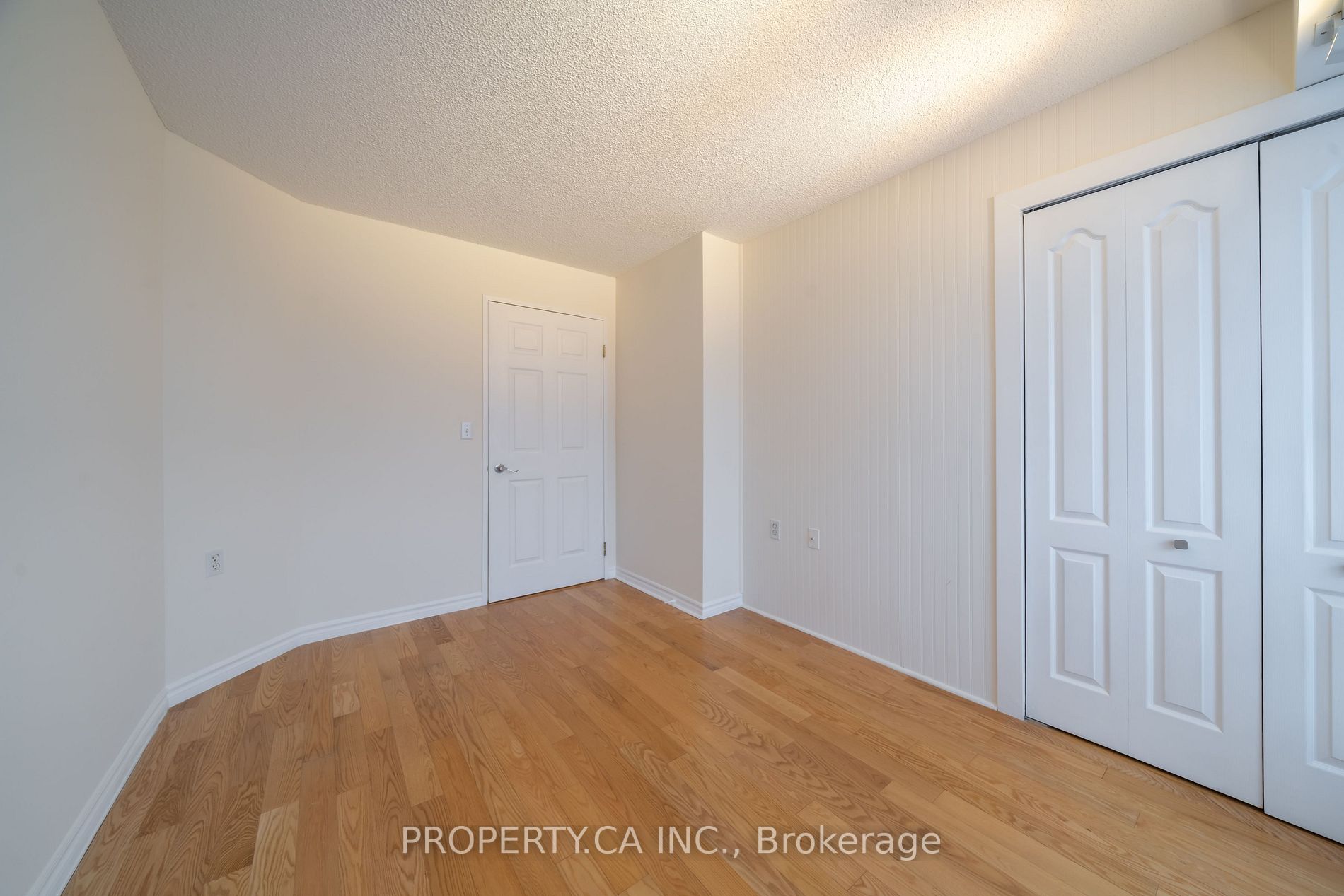 906 Sheppard Ave, #205
