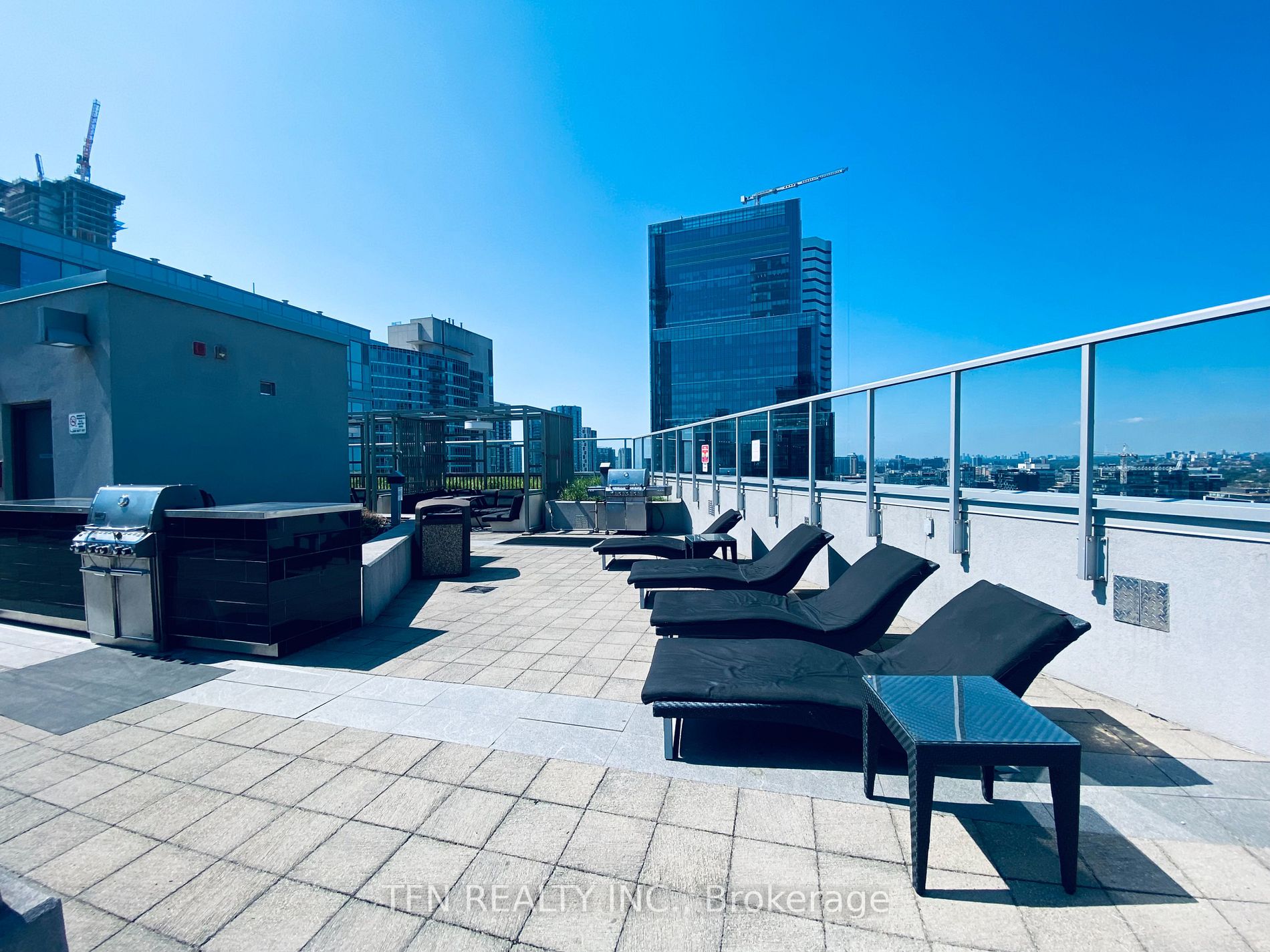 352 Front St W, #1415