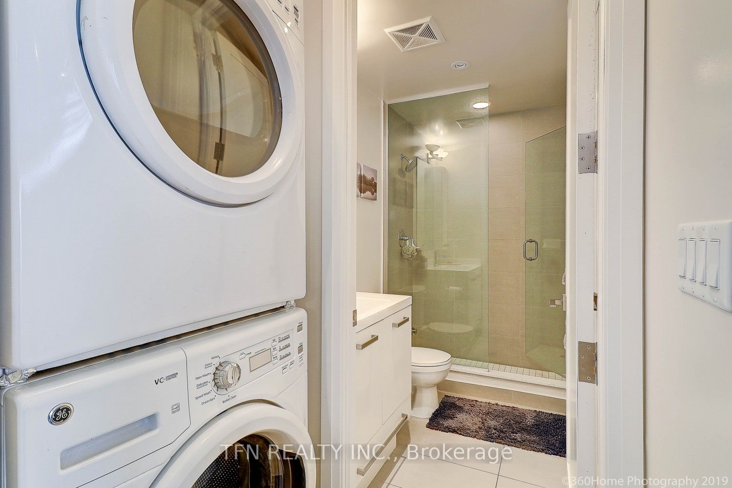 352 Front St W, #1415
