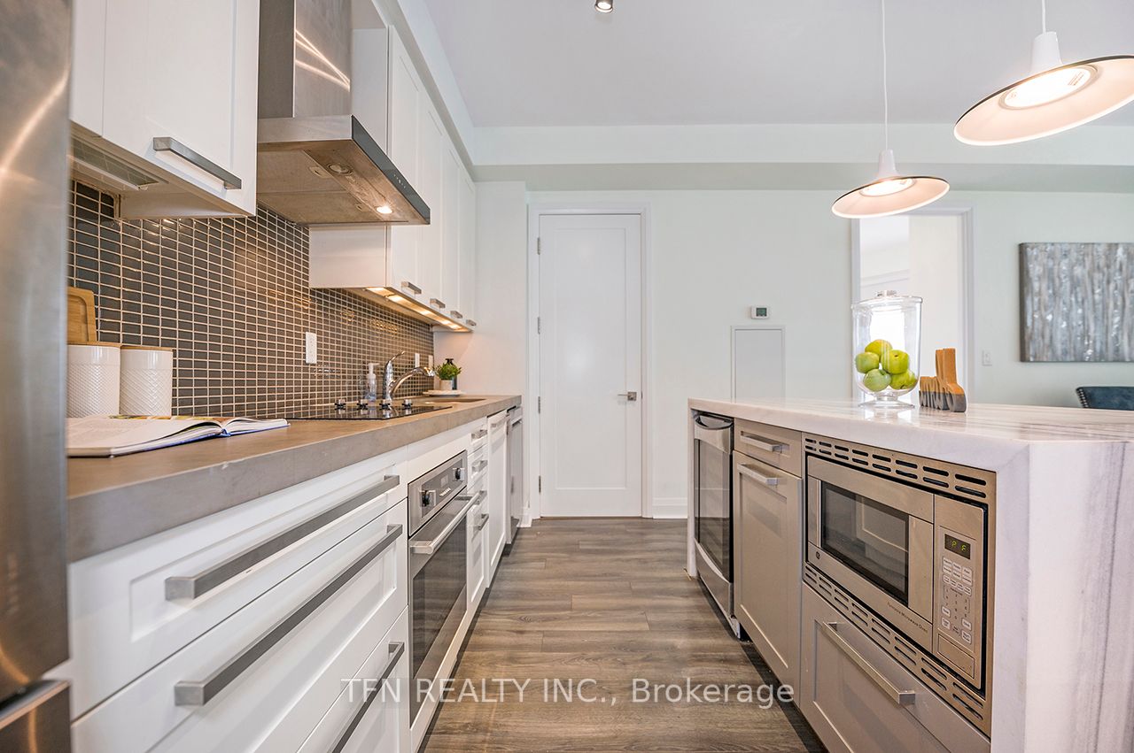 352 Front St W, #1415