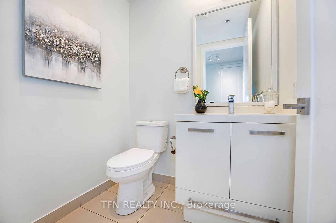 352 Front St W, #1415