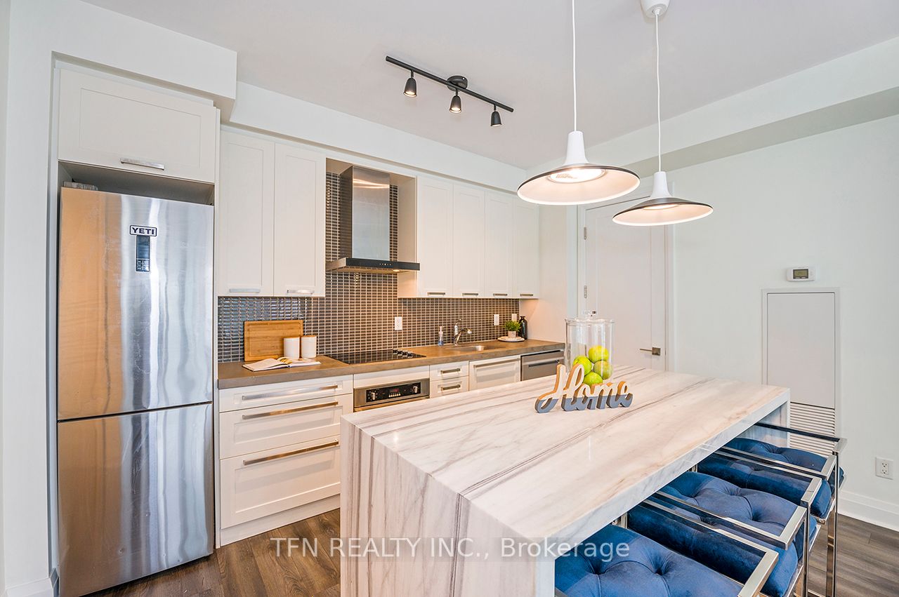 352 Front St W, #1415