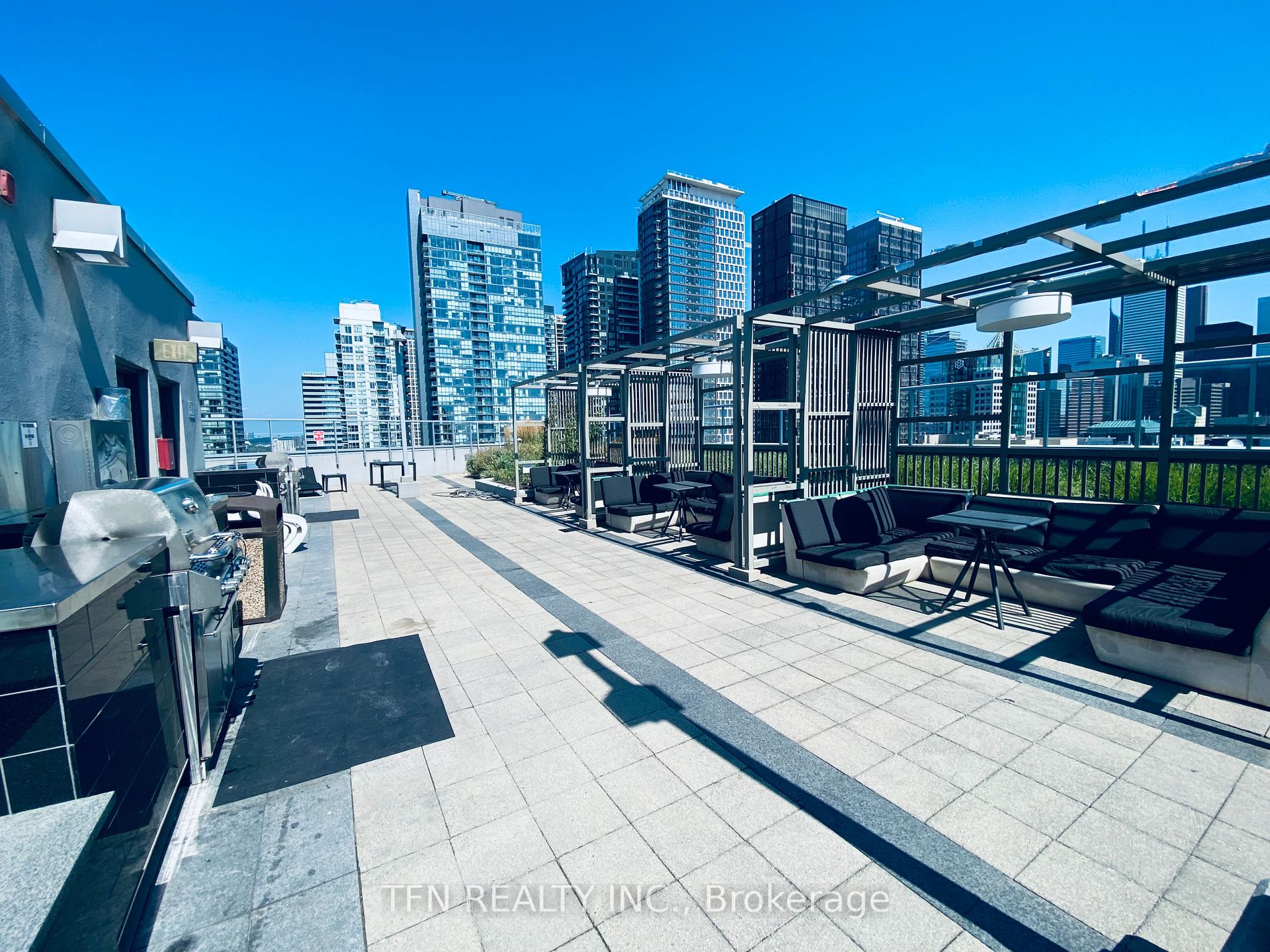352 Front St W, #1415