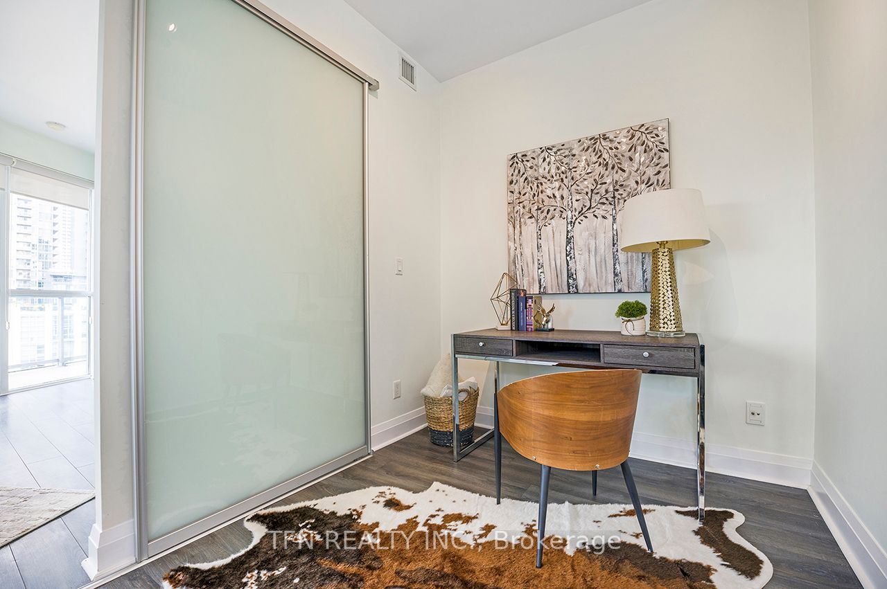 352 Front St W, #1415