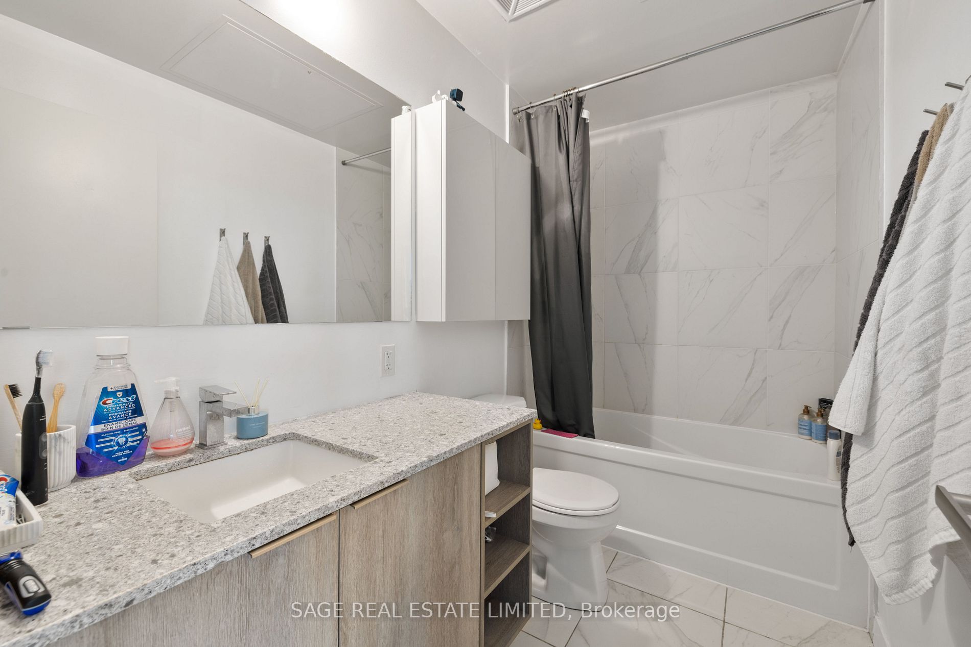 31 Tippett Rd, #1305