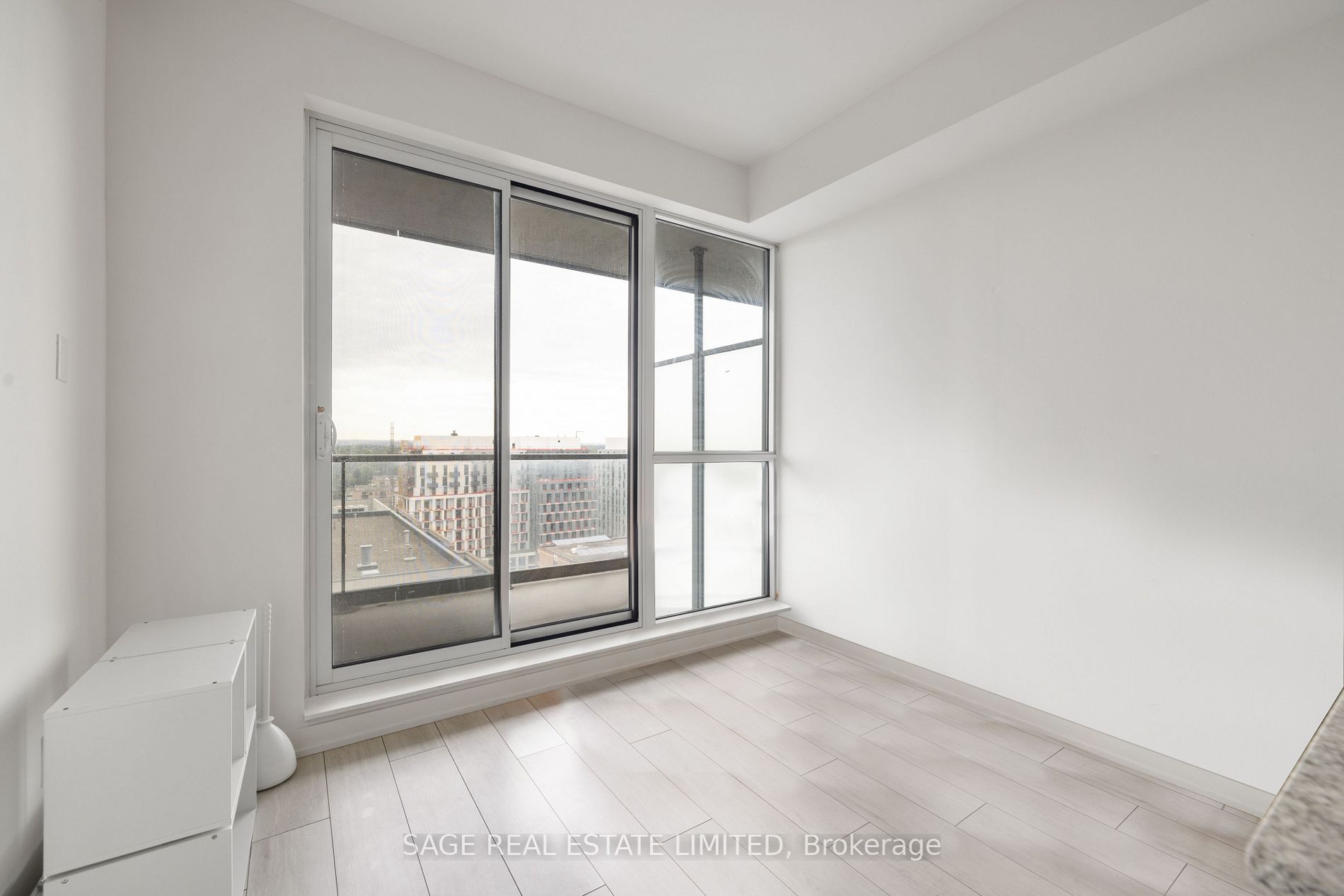 31 Tippett Rd, #1305