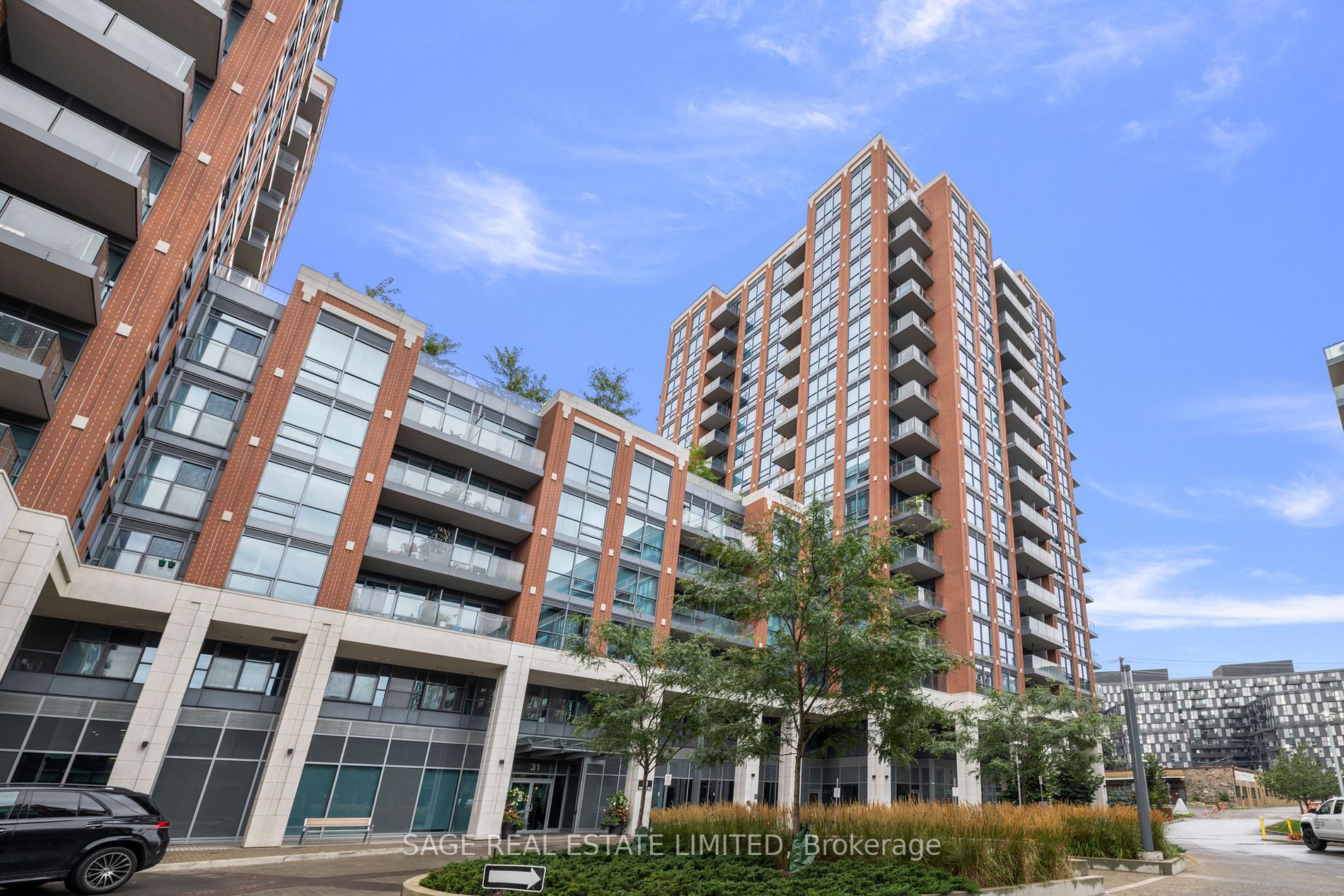 31 Tippett Rd, #1305