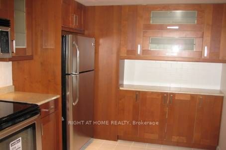 5765 Yonge St, #909