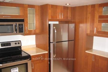 5765 Yonge St, #909