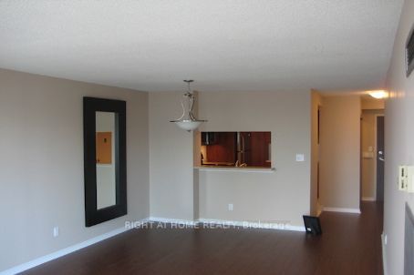 5765 Yonge St, #909