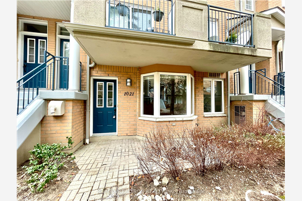 28 Sommerset Way, Toronto