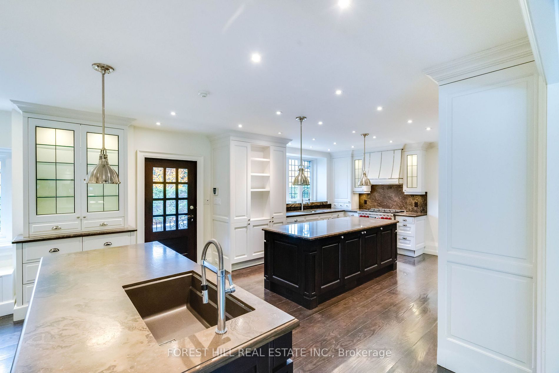 20 Sandringham Dr