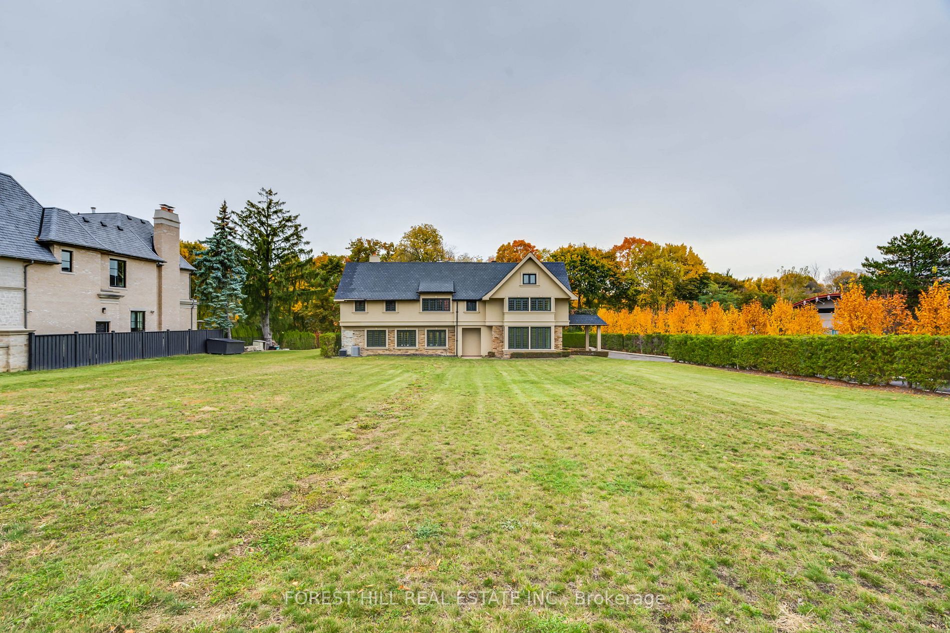 20 Sandringham Dr