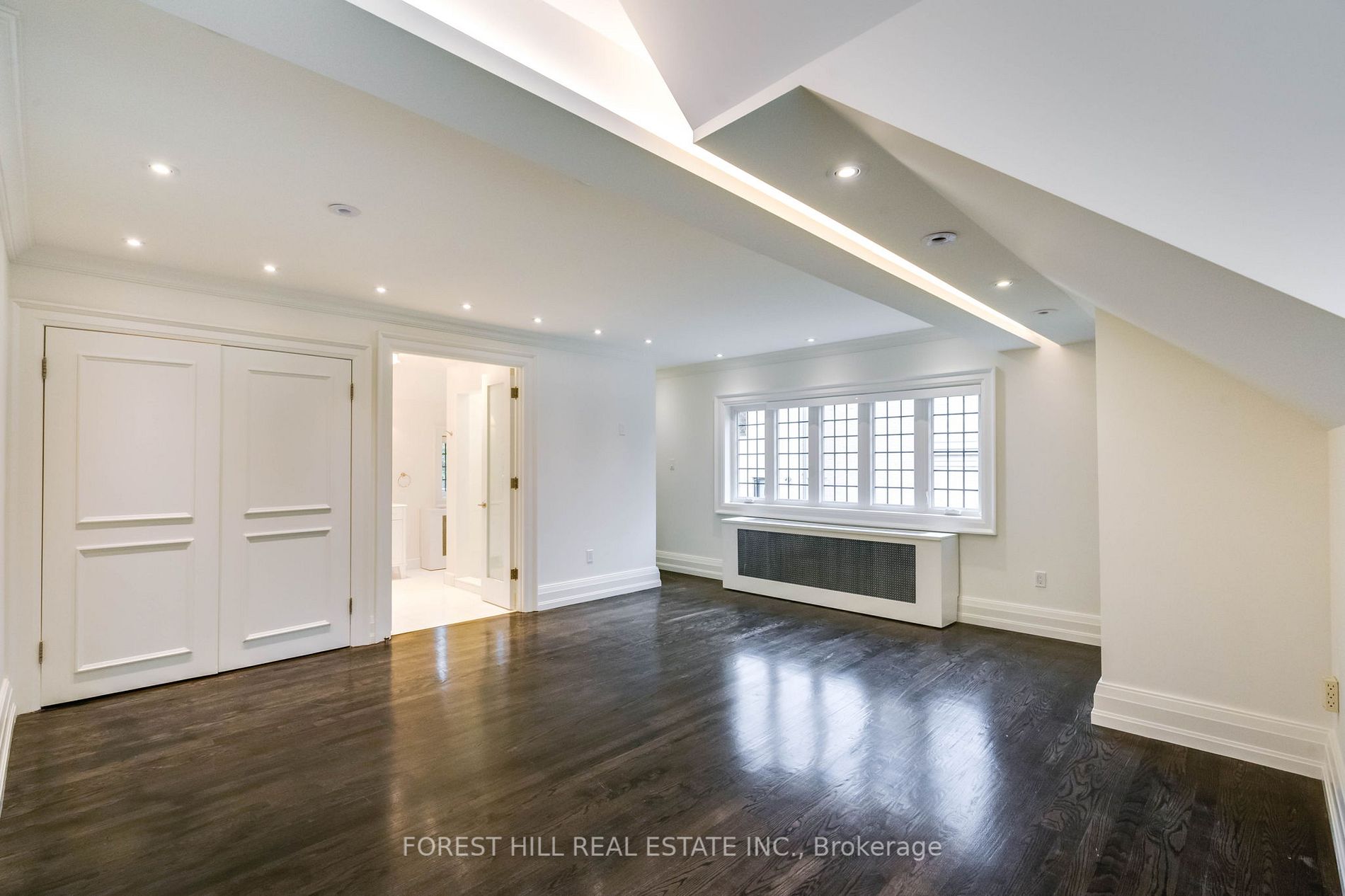 20 Sandringham Dr