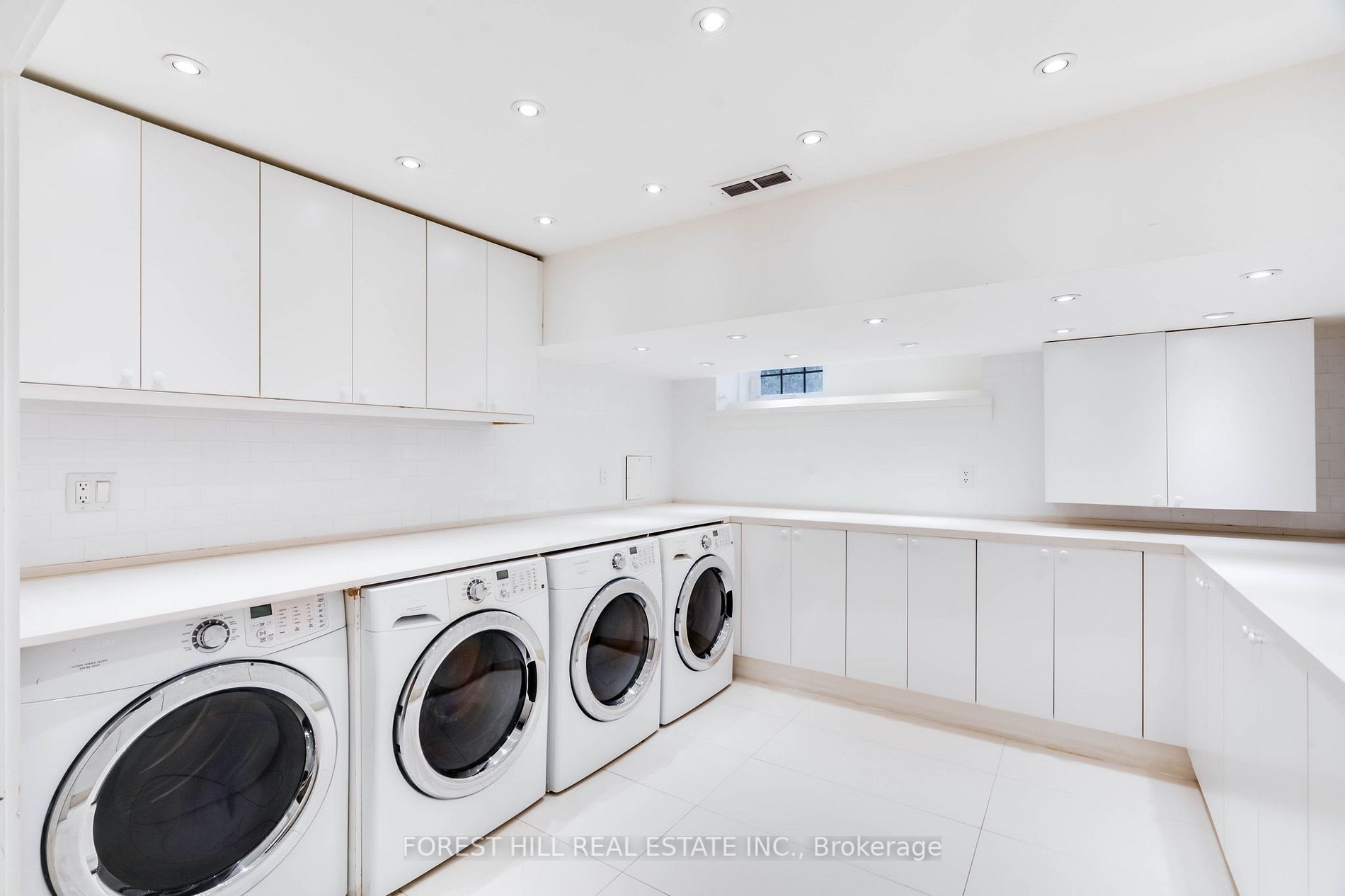 20 Sandringham Dr