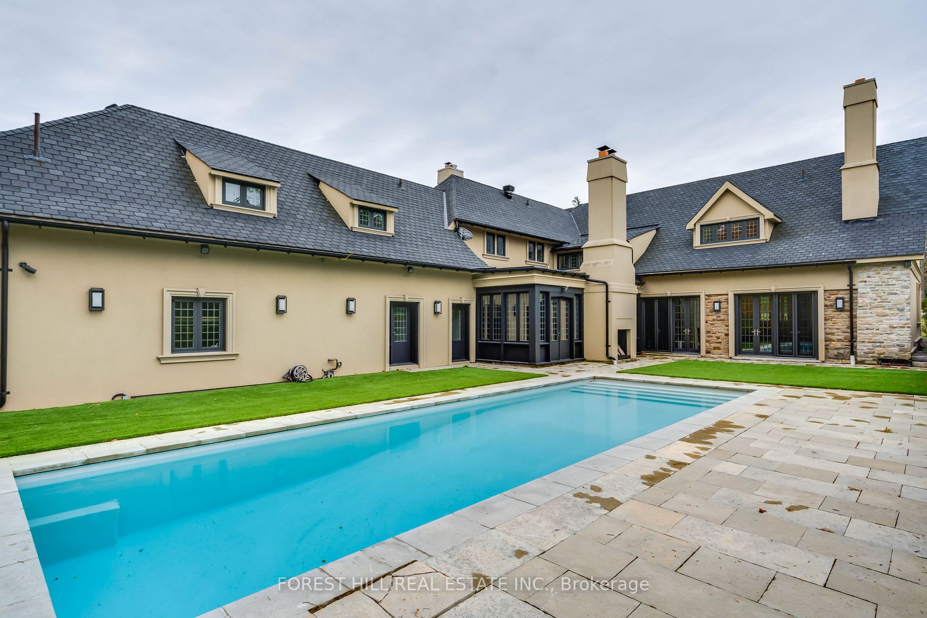 20 Sandringham Dr