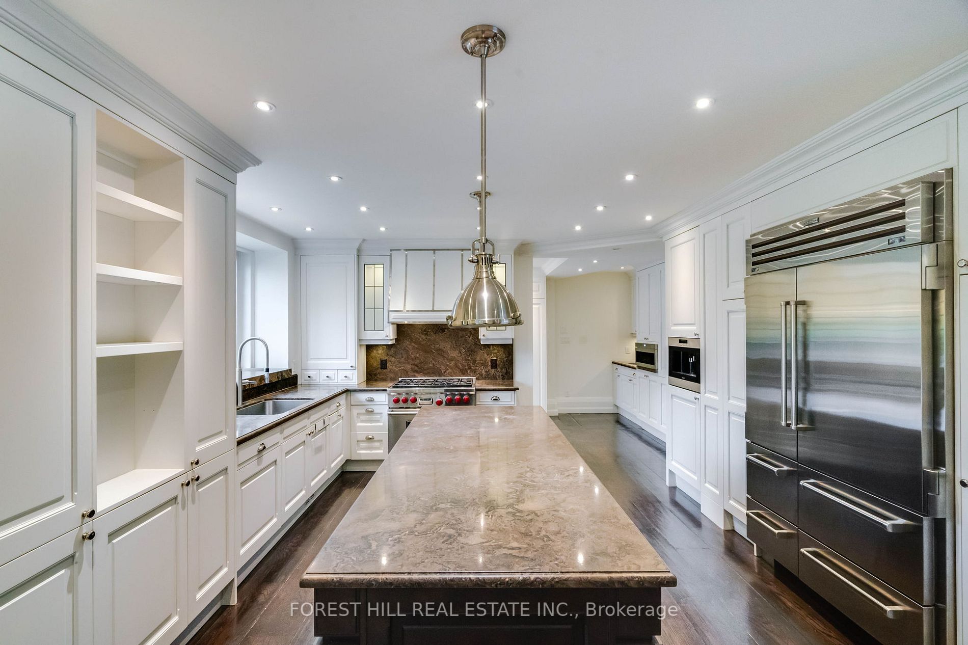 20 Sandringham Dr