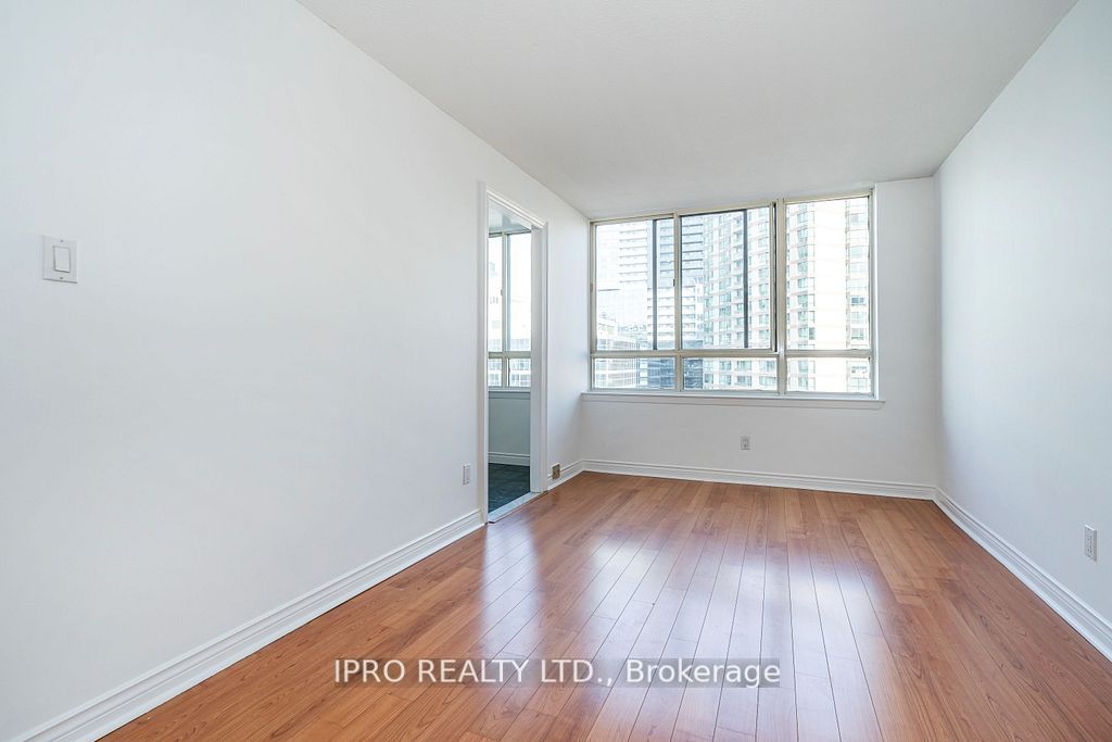 633 Bay St, #2403