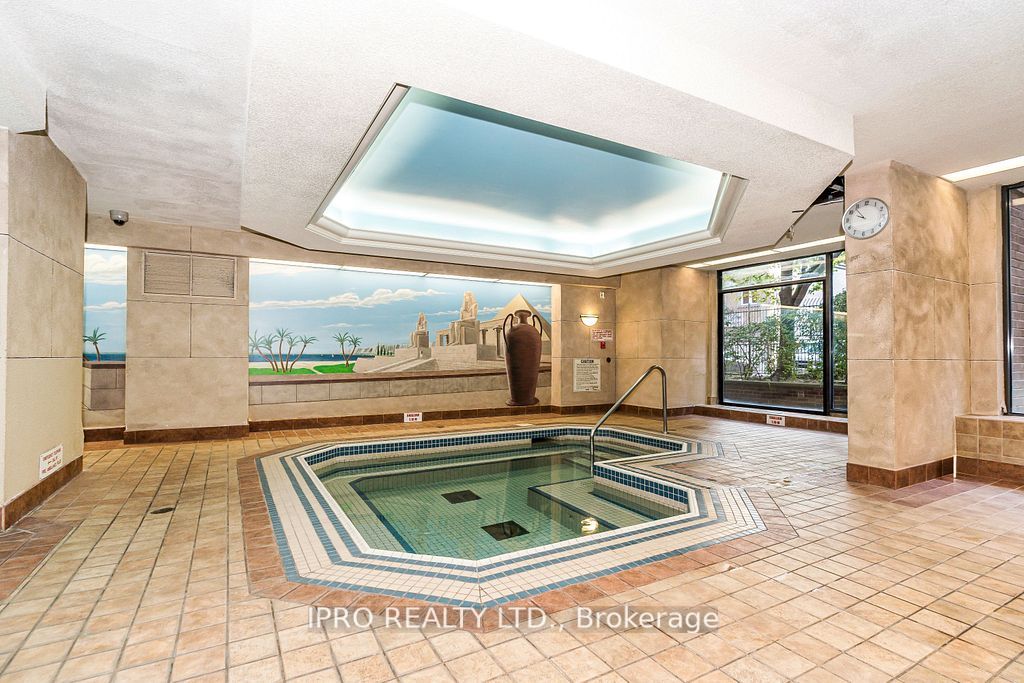 633 Bay St, #2403