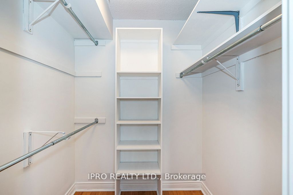 633 Bay St, #2403