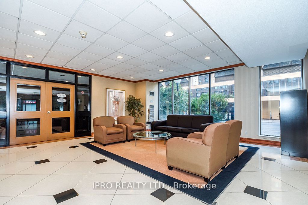 633 Bay St, #2403