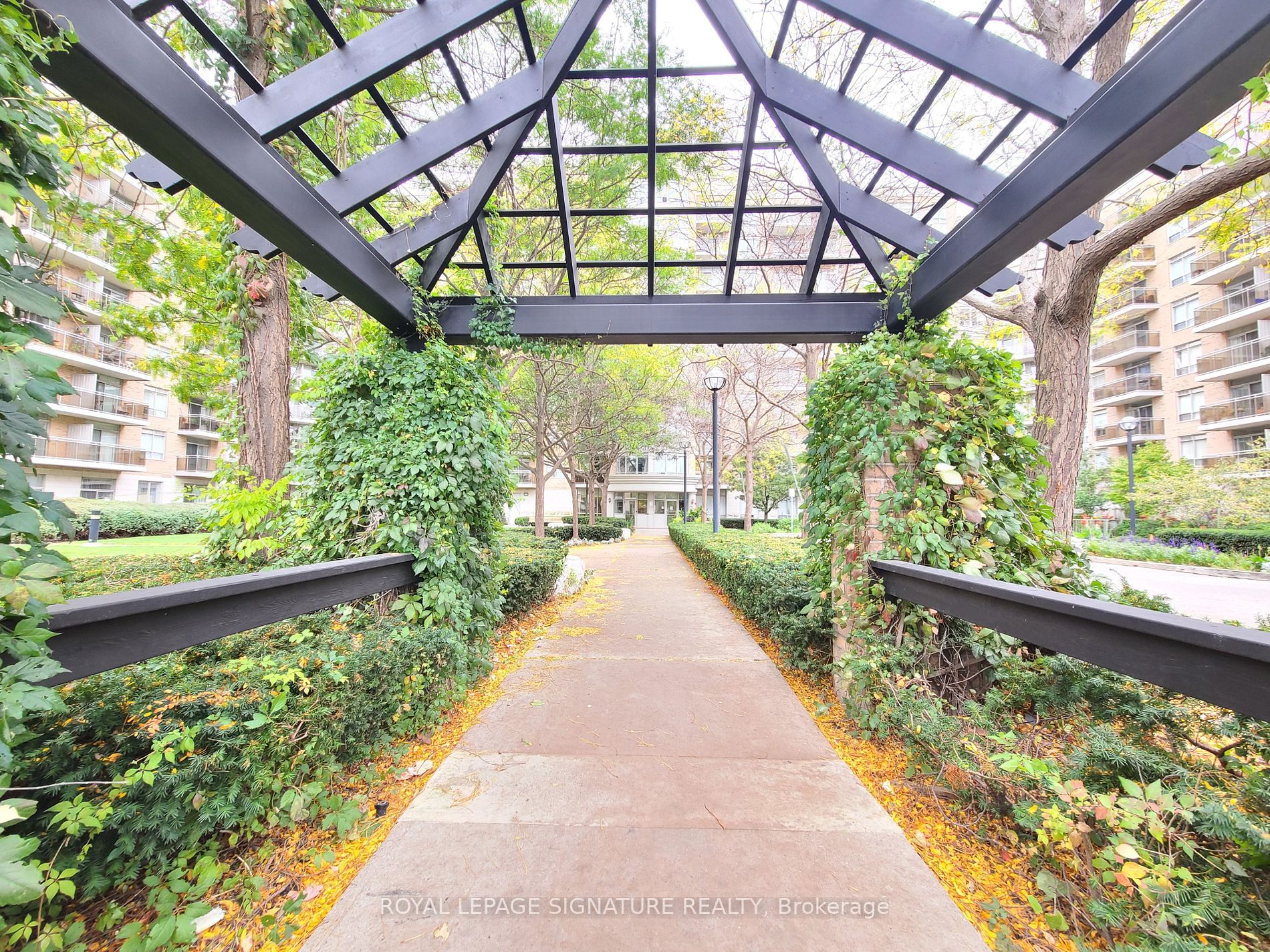 650 Lawrence Ave W, #238