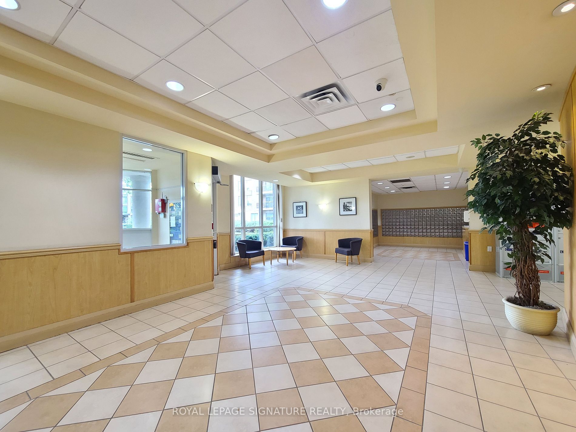 650 Lawrence Ave W, #238