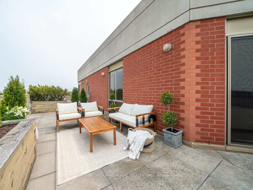 800 Sheppard Ave W, #Ph01
