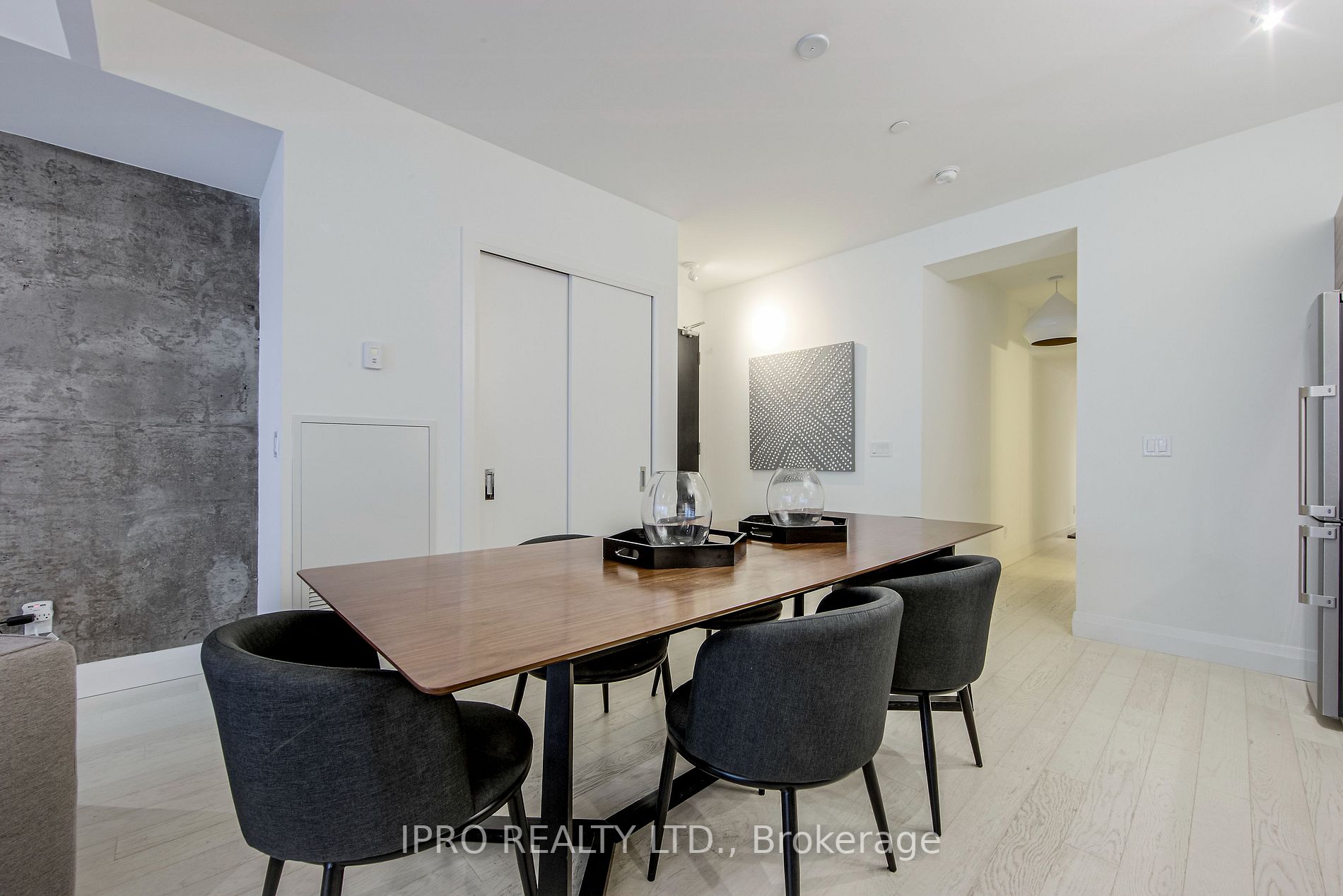 224 King Street W, #501