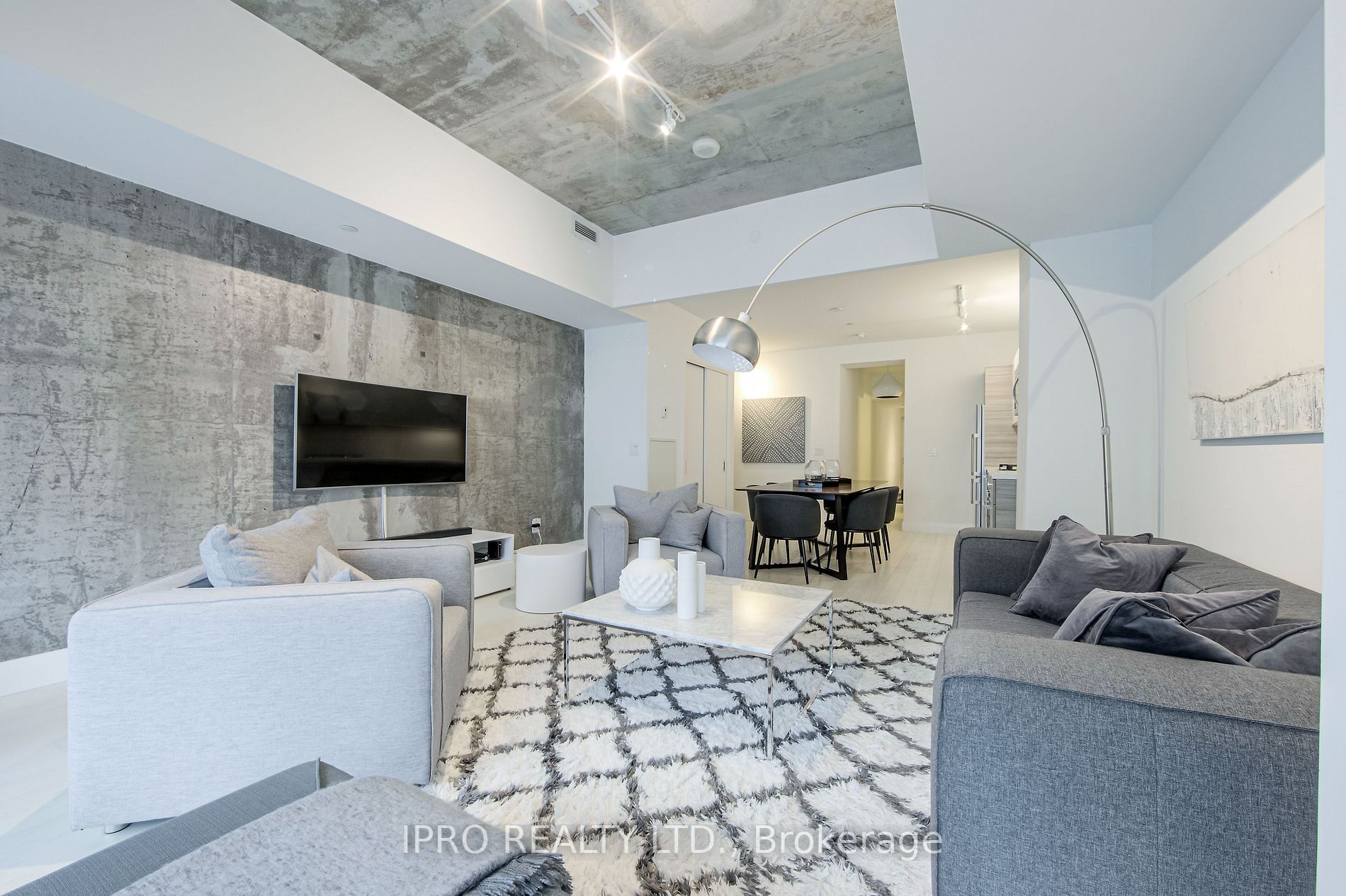 224 King Street W, #501