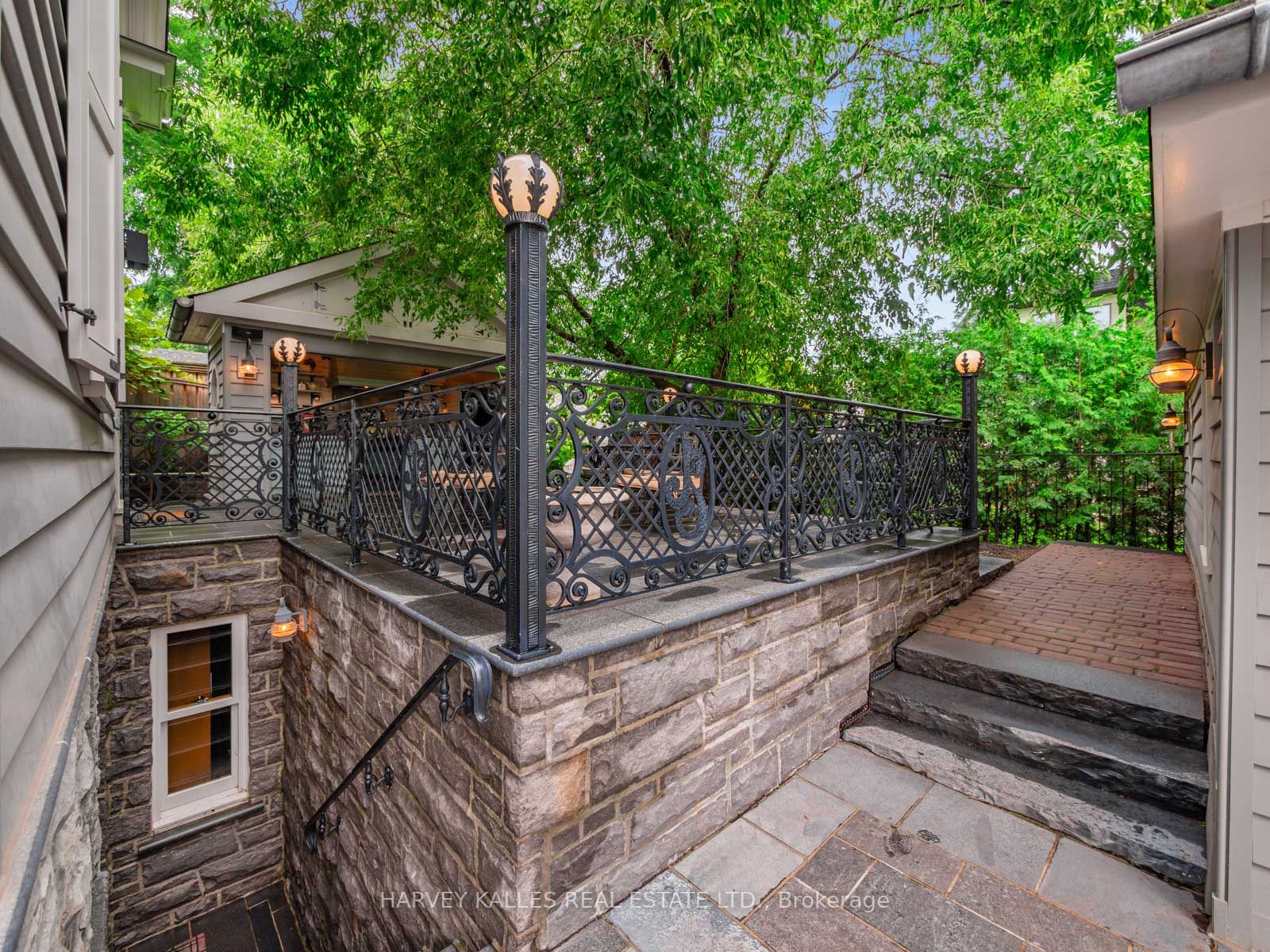 90 Burndale Ave