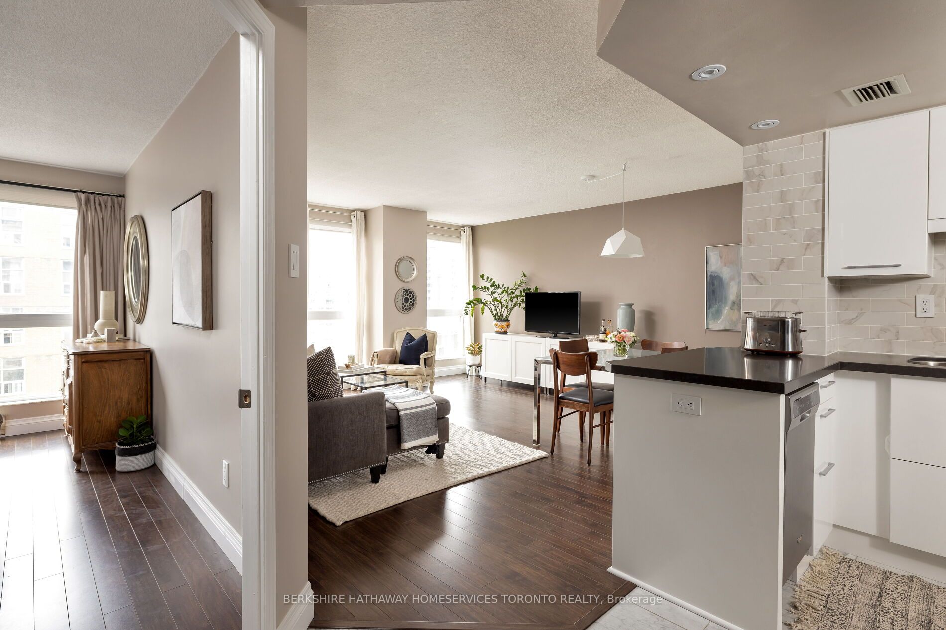 7 Broadway Ave, #503