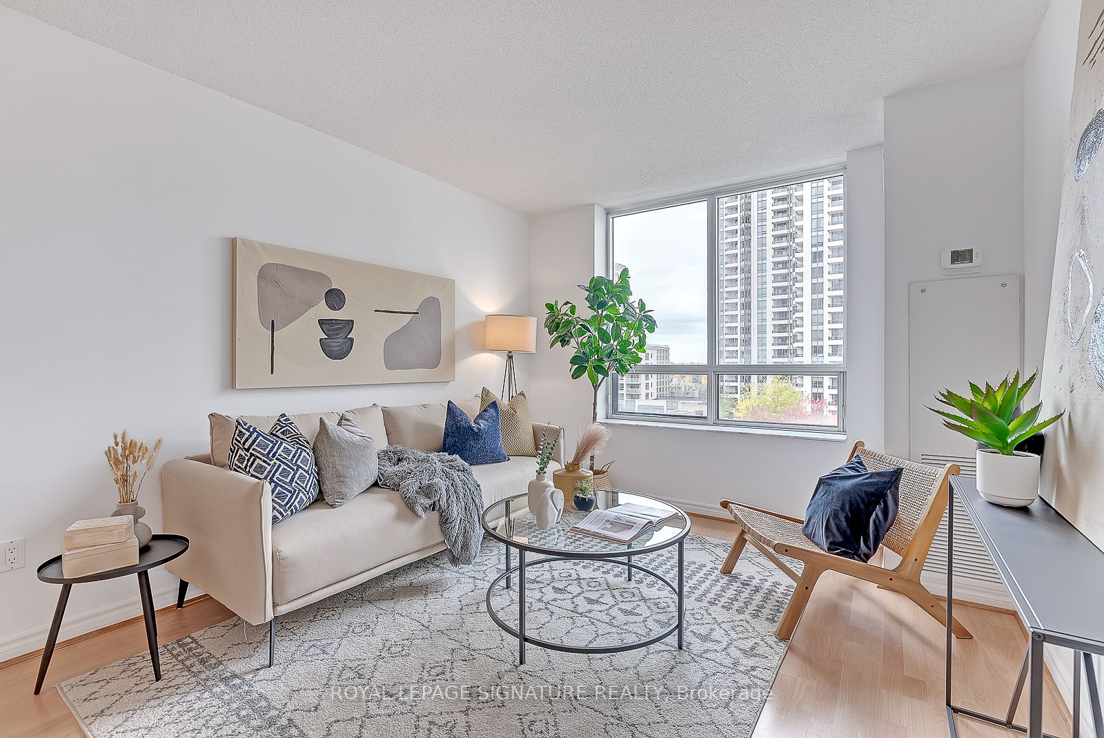 18 Sommerset Way, #911