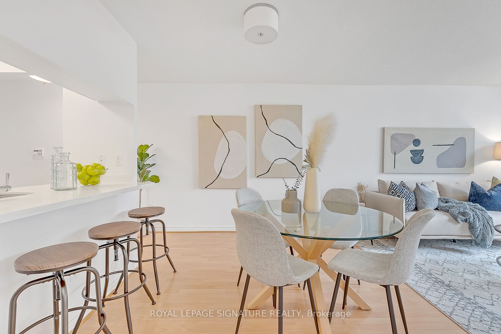 18 Sommerset Way, #911