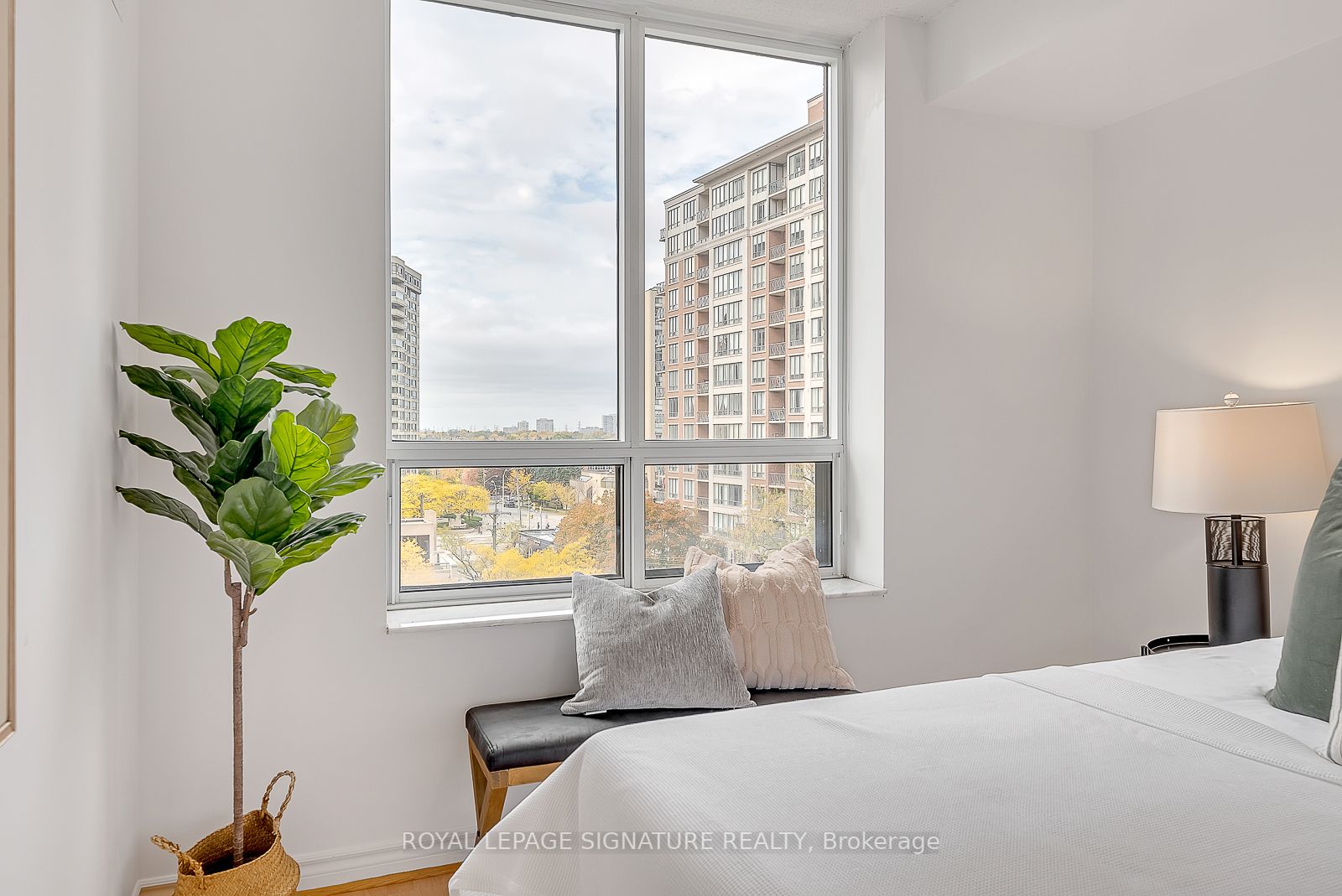 18 Sommerset Way, #911