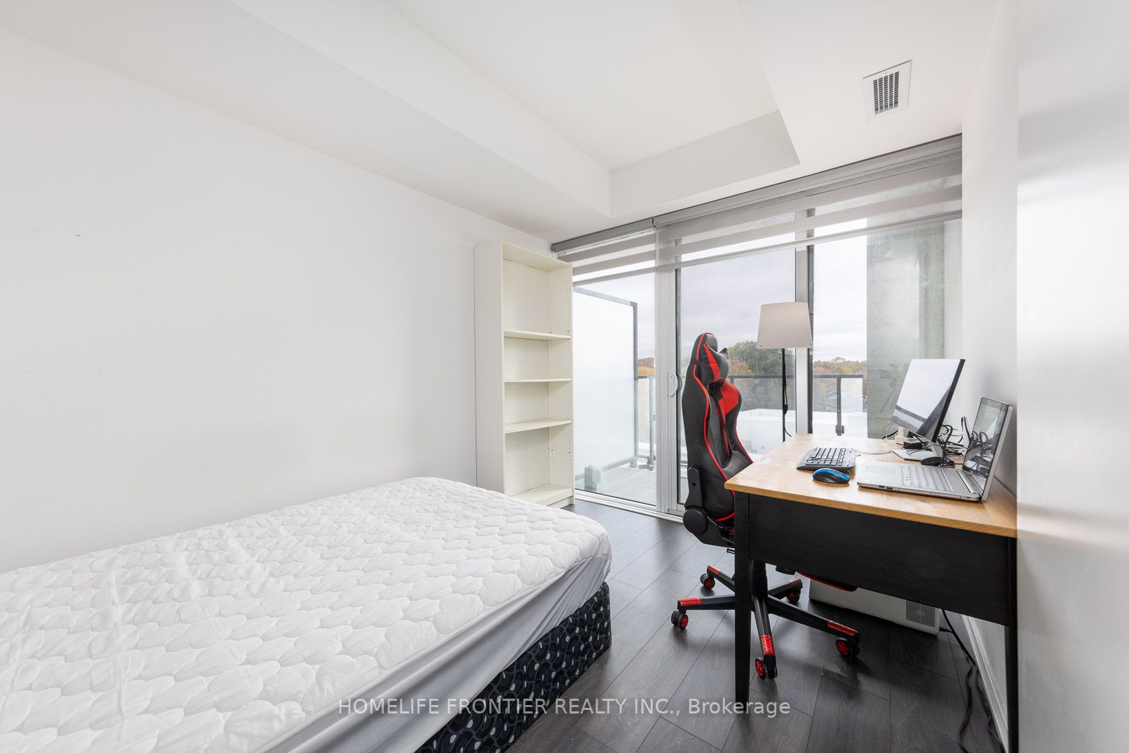 8 Hillsdale Ave E, #621