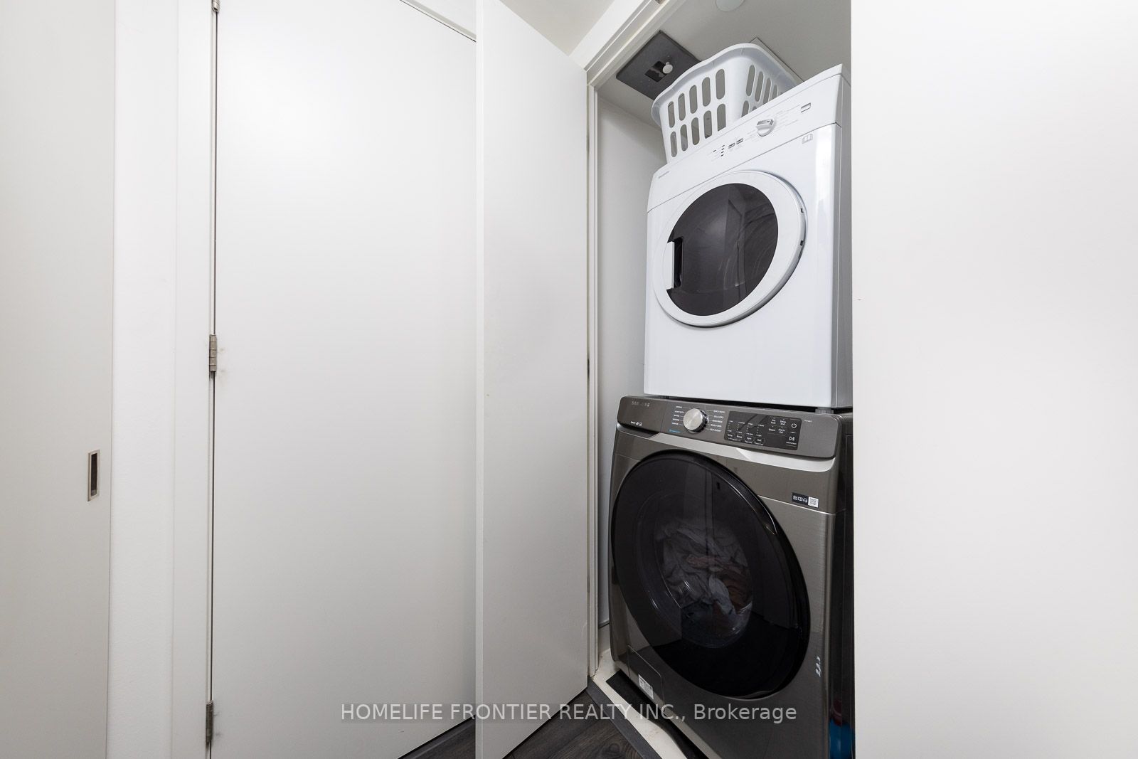 8 Hillsdale Ave E, #621