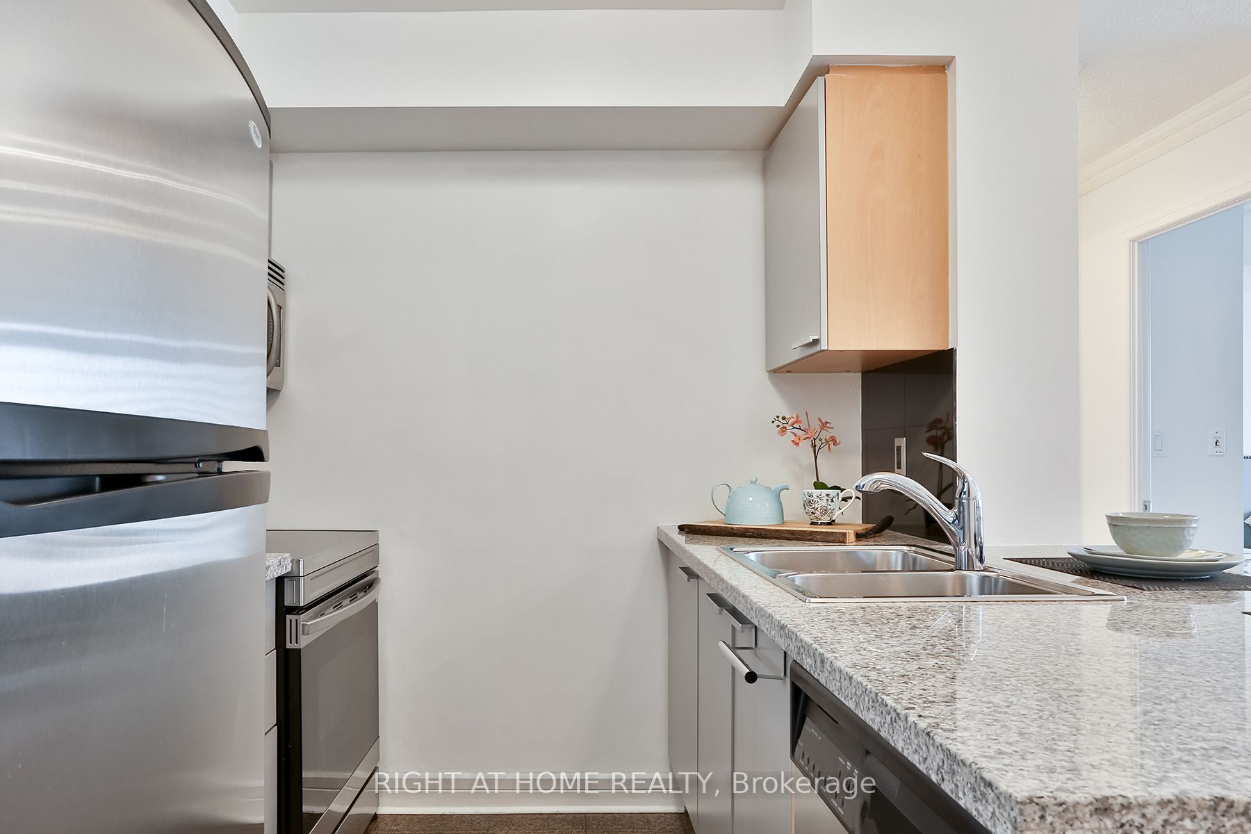 16 Harrison Garden Blvd, #1112